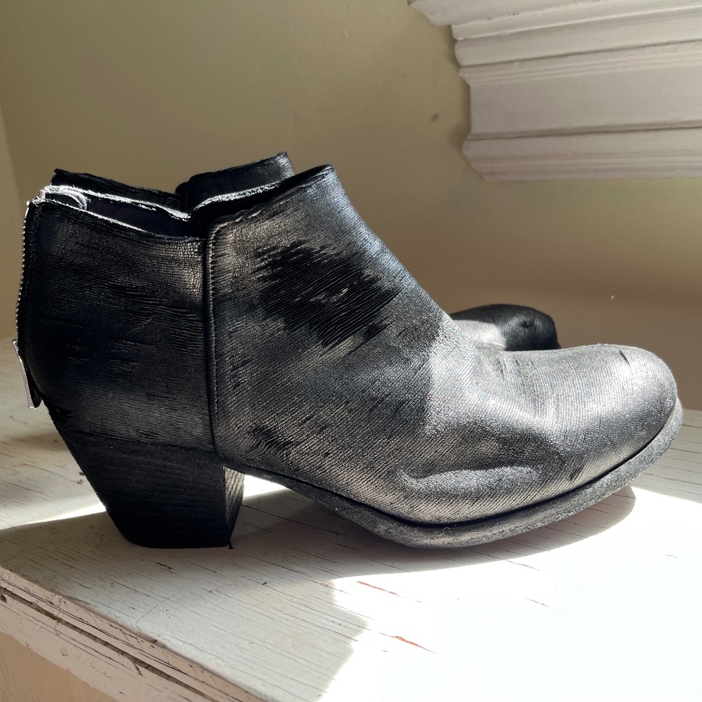 EUC Officine Creative black/gold leather ankle boots booties 38.5